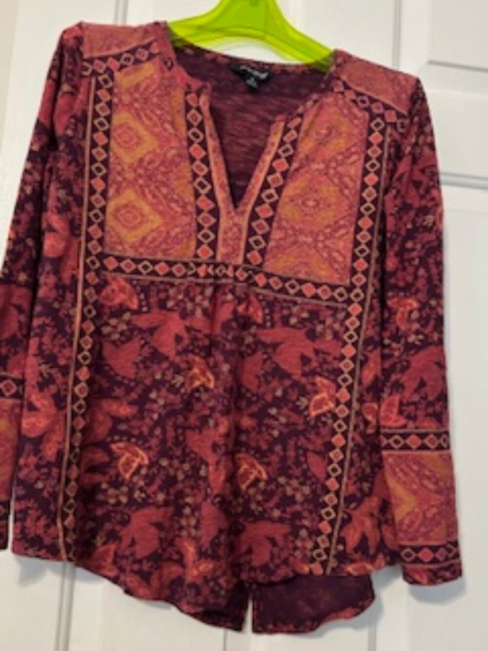 Lucky Brand V-neck, split back, boho blouse Sz S